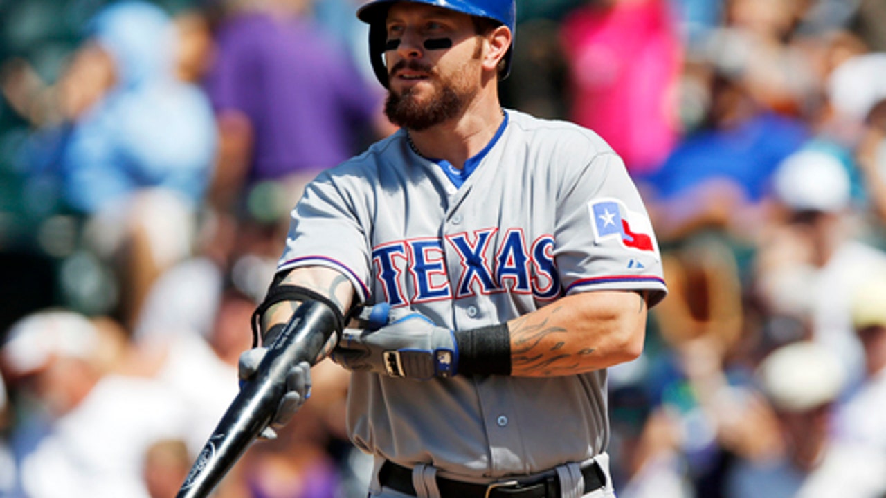 Hamilton signs minor league deal with Rangers, will try 1B